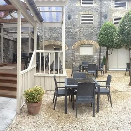 Spinners On Castle Street *